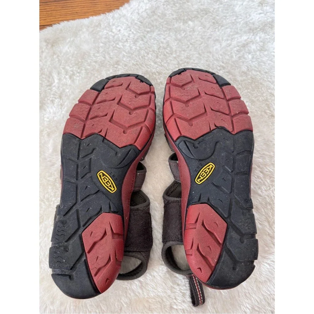 Keen Clearwater CNX  Water Outdoor Hiking Sandals Brown/Red Closed-Toe 9.5